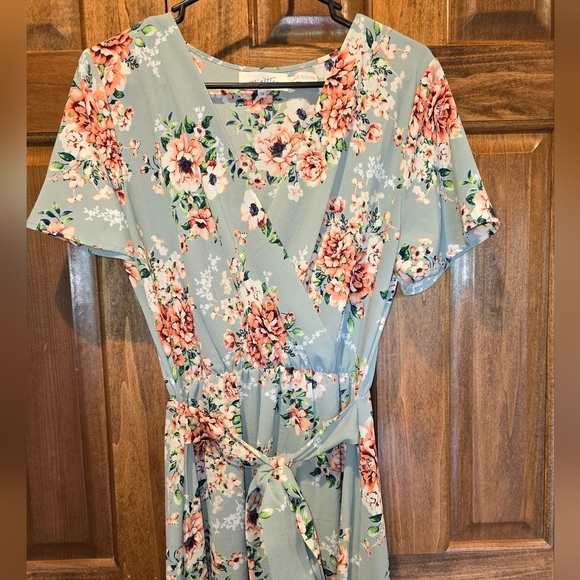STUNNING Boho Wrap Dress 🦋sleeves HiLo hem Surplice Neckline Belt,Sage w/🌸 - Picture 3 of 16